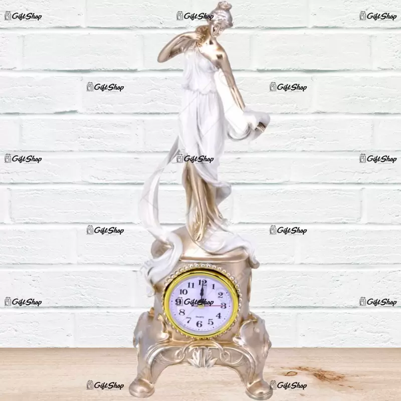 Statueta realizata din rasina cu ceas incorporat a