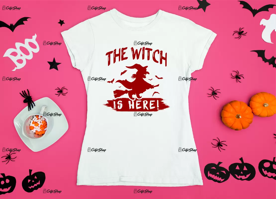 The witch is here, tricou cu mesaj