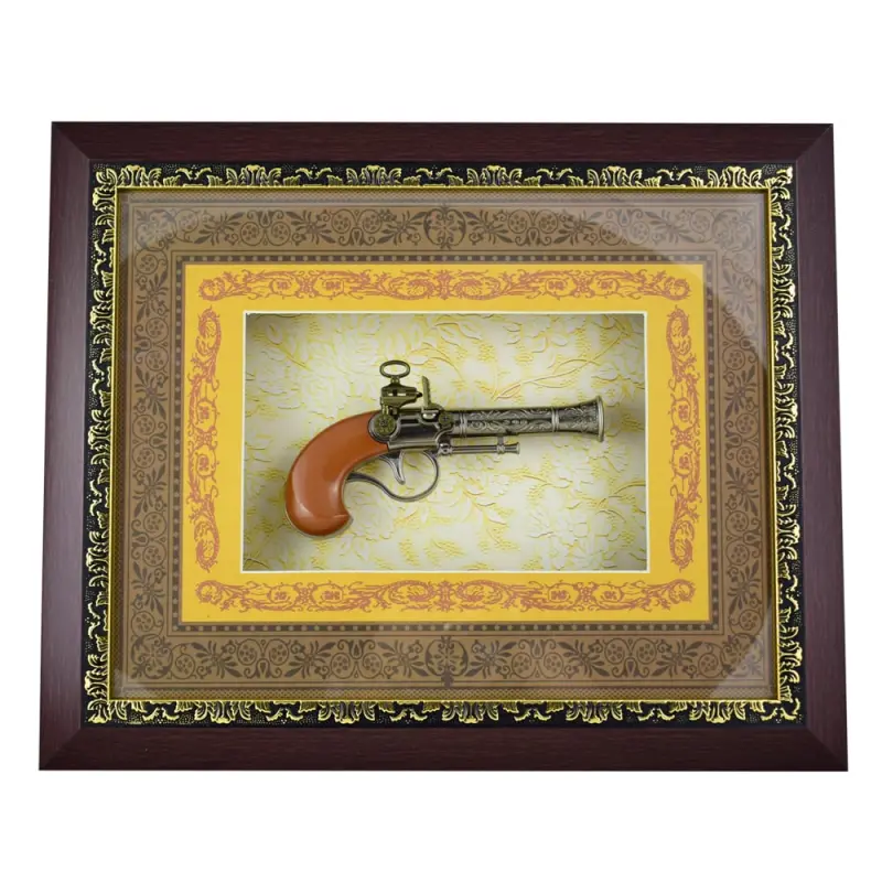 Tablou decorativ 3 d cu o arma, 45x38 cm, vintage