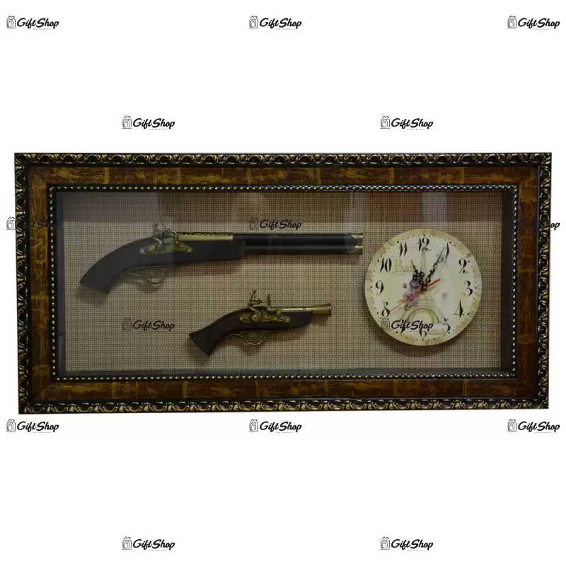 Tablou decorativ cu ceas si doua arme realizate din lemn si metal – design vintage
