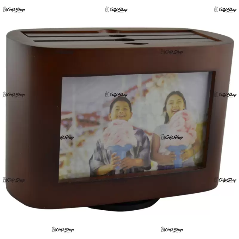 Album pentru fotografii realizat din lemn , design elegant