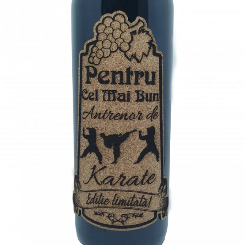 Pentru cel mai bun antrenor de karate, eticheta pluta cu mesaj