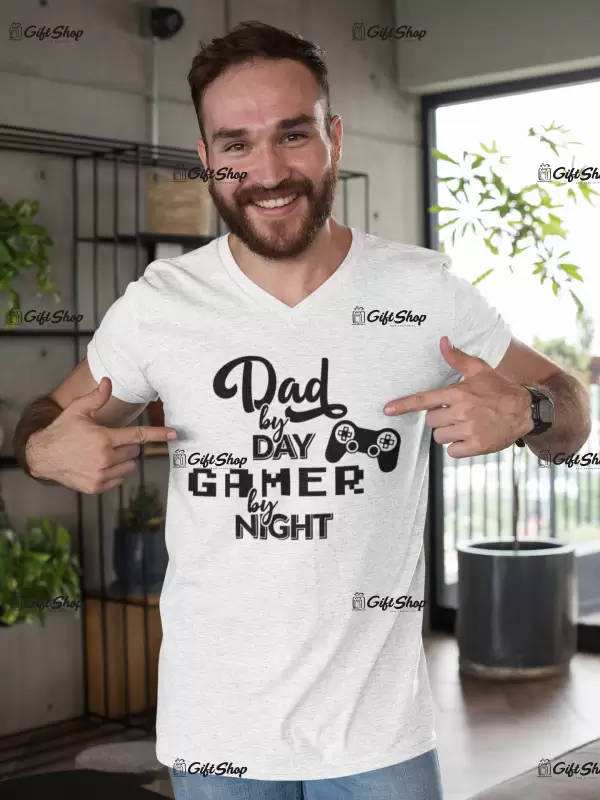 Dad by day gamer by night , tricou cu mesaj 1