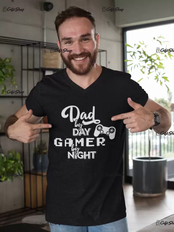 Dad by day gamer by night , tricou cu mesaj 1