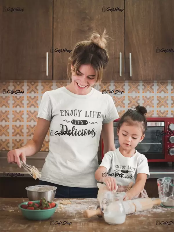 Enjoy life is delicious, tricou cu mesaj