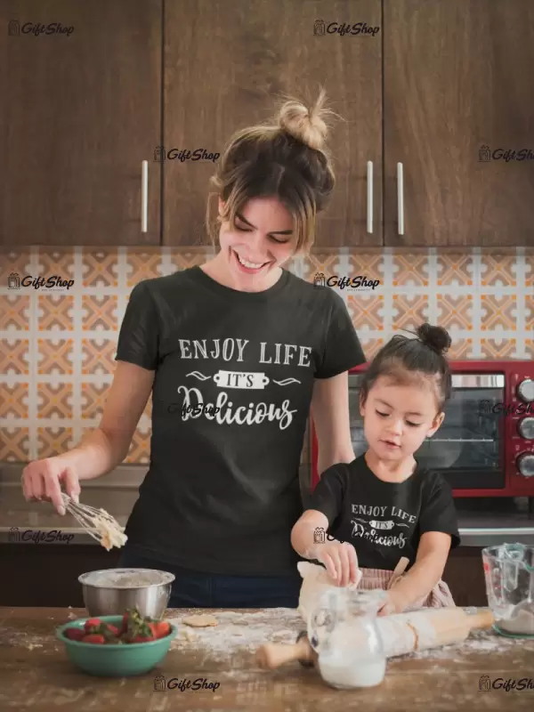 Enjoy life is delicious, tricou cu mesaj
