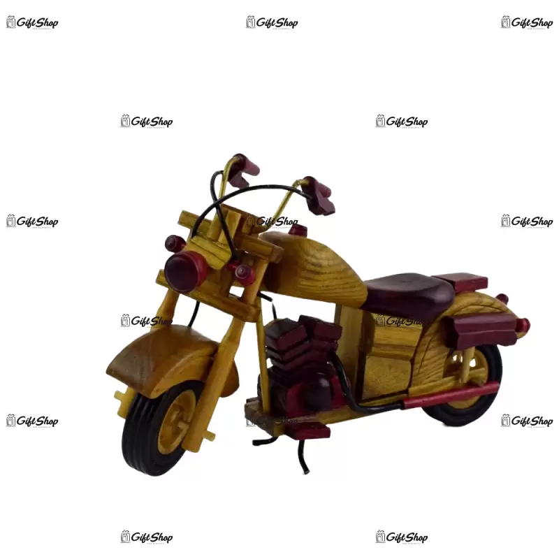 Motocicleta realizata din lemn mica b