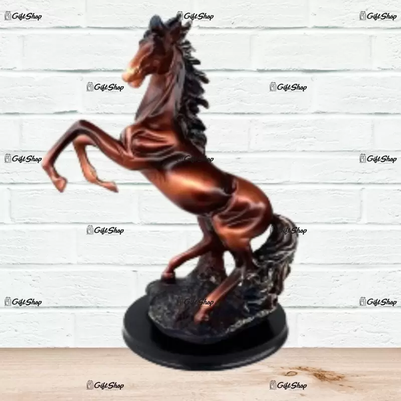 Cal cambrat, statueta din rasina 1030g
