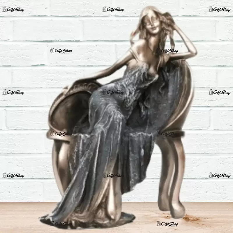 Doamna pe fotoliu, statueta din rasina, 556y