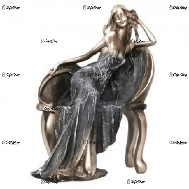 Doamna pe fotoliu, statueta din rasina, 556y