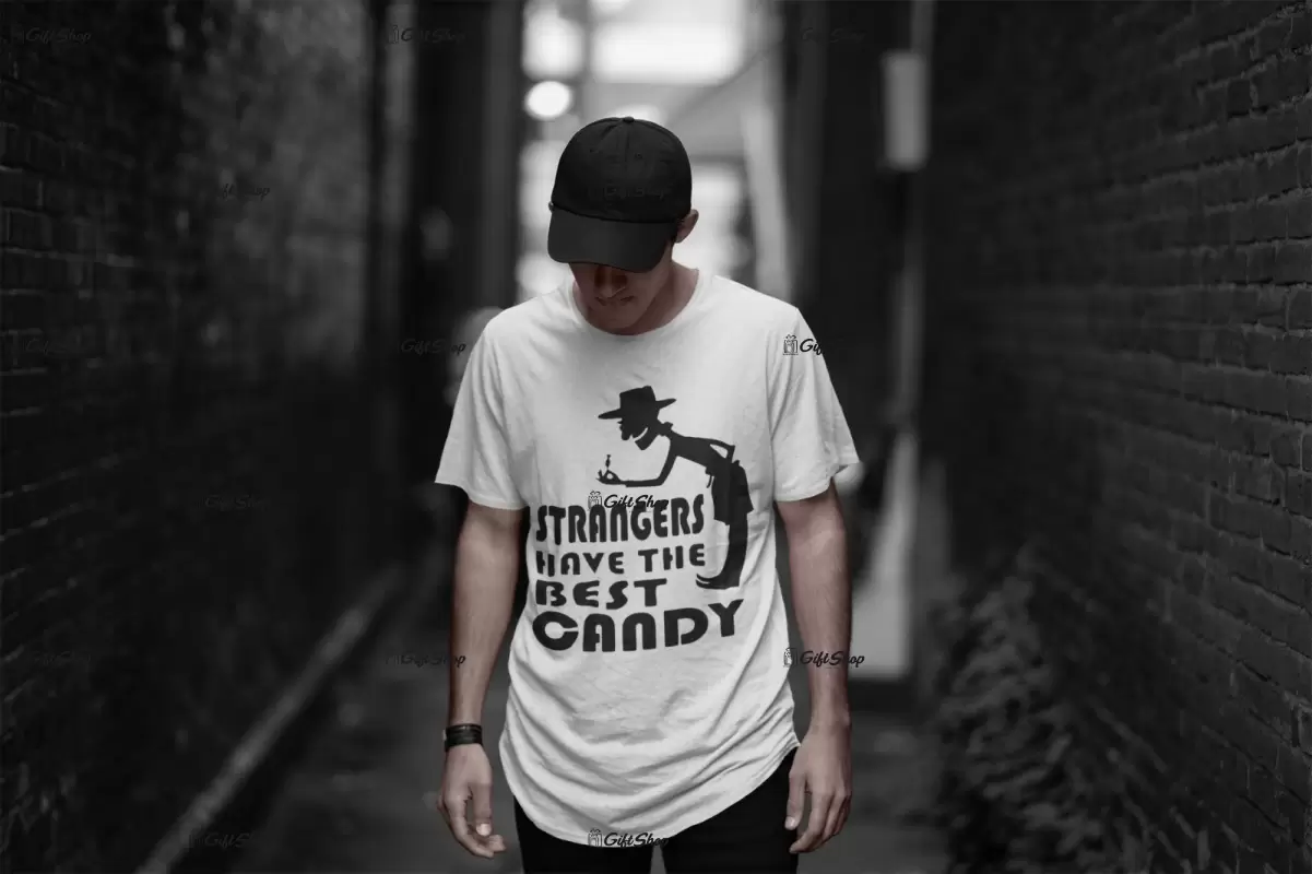 Strangers have the..., tricou cu mesaj