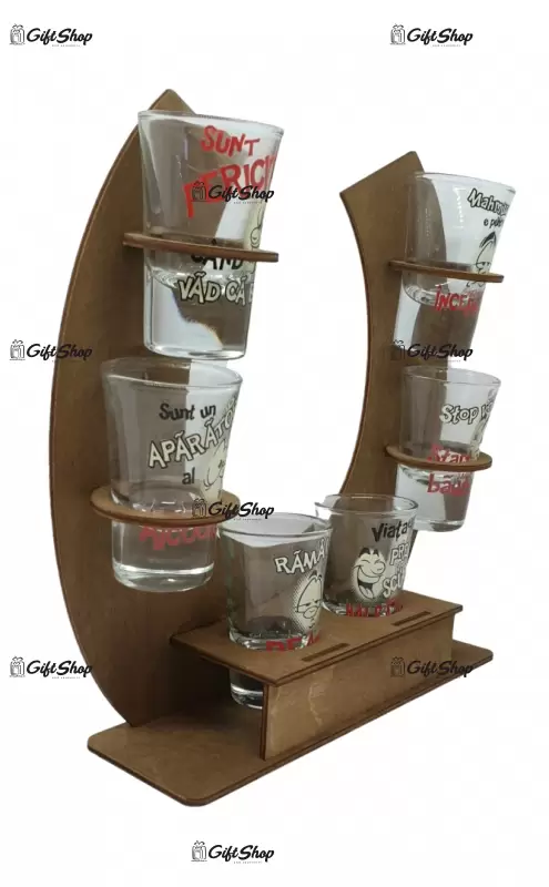 Suport din lemn in forma de potcoava cu pahare haioase tip shout a