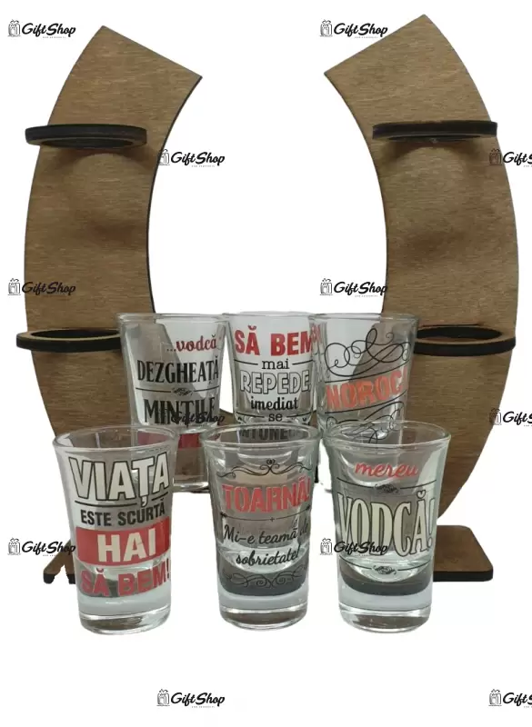 Suport din lemn in forma de potcoava cu pahare haioase tip shout b