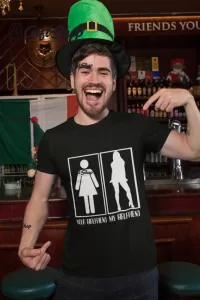 Your girlfriend my girlfriend, tricou cu mesaj