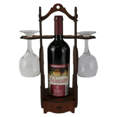 Suport lemn in forma de vioara cu o sticla de vin si doua pahare 36 cm