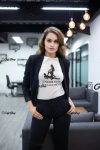 Under new management, tricou cu mesaj f