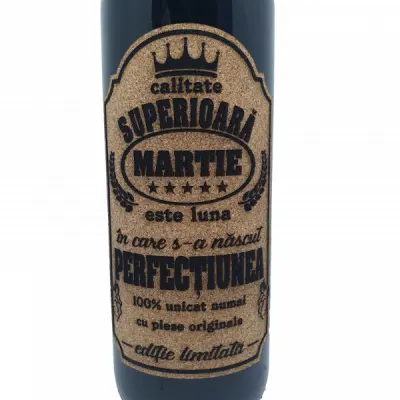 Martie este luna in care s-a nascut perfectiunea, eticheta pluta cu mesaj