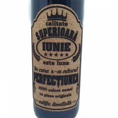 Iunie este luna in care s-a nascut perfectiunea, eticheta pluta cu mesaj