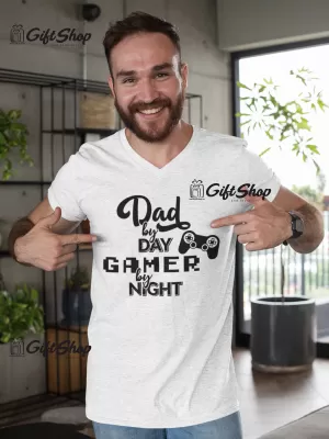 DAD BY DAY GAMER BY NIGHT  - Tricou Personalizat 1