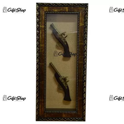 Tablou decorativ cu doua arme realizate din lemn si metal – Design Vintage B