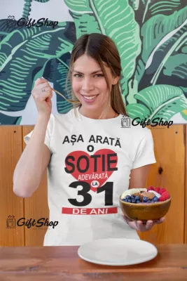 Asa Arata O Sotie... - Tricou Personalizat - SE POATE SCHIMBA ANUL